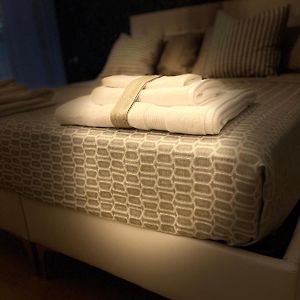 Camera grande con letto king size